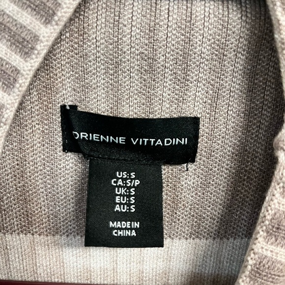 Women’s Adrienne Vittadini sweater-Size Small - Picture 2 of 4